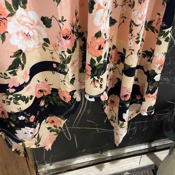 Nina Leonard Asymmetrical Floral sleeveless dress. - Picture 6 of 9